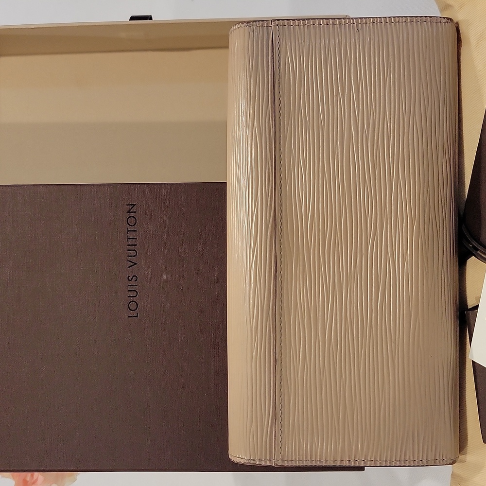 Authentic Louis Vuitton Epi Sarah Wallet - Picture 3 of 13
